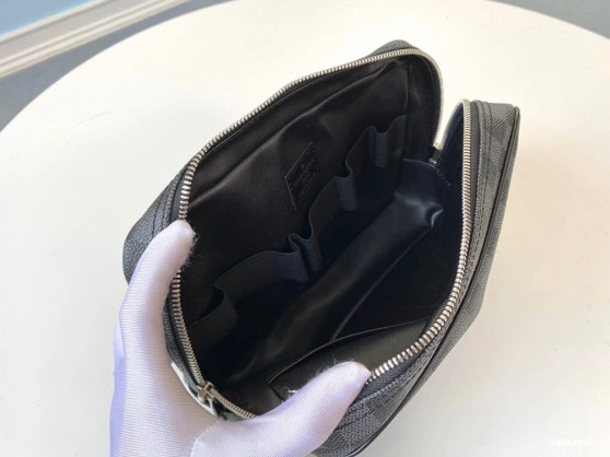 TOILETRY GM POUCH VUITTON LOUIS 1231